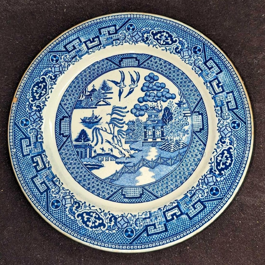 Vintage Blue Willow 9" Dinner Plate: Vintage Blue Willow 9" Dinner Plate. The back has no marking and may have been made by Homer Laughlin. The plate is approx 9" x 9" x1" and it weighs 1lb. The plate has a chip and some discoloration on