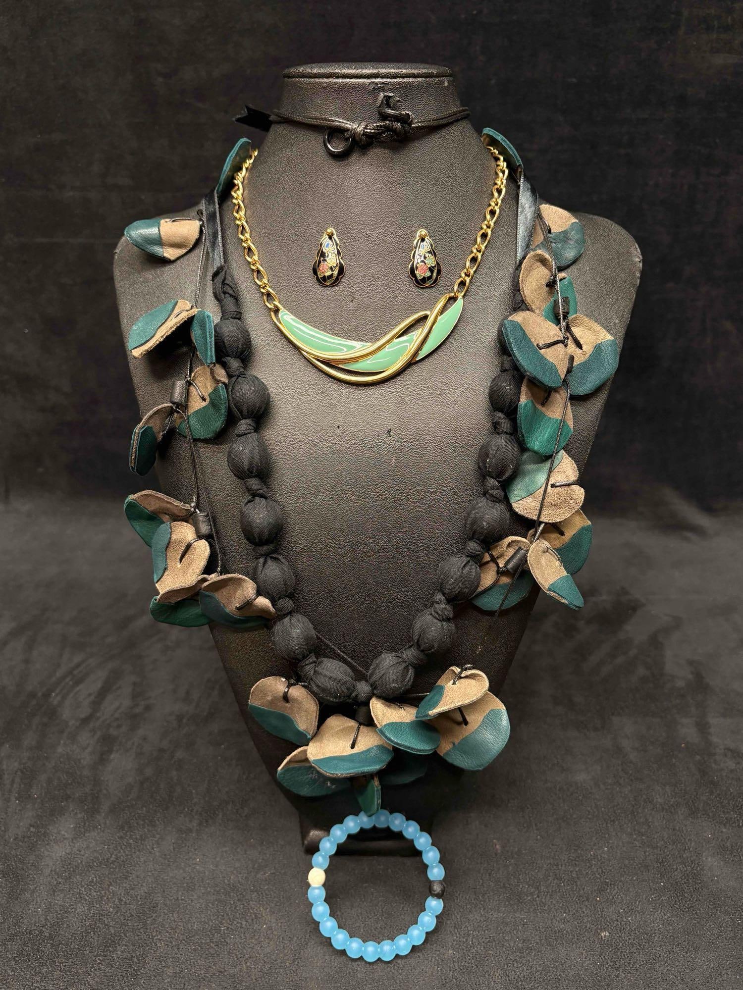 5pc Gold Blue and Black Eco Mixed Costume Jewelry Lot: This lot contains 5 pieces of costume jewelry, all of which in overall good condition with minor flaws due to age and use. Please refer to the images provided for full context of the lot's
