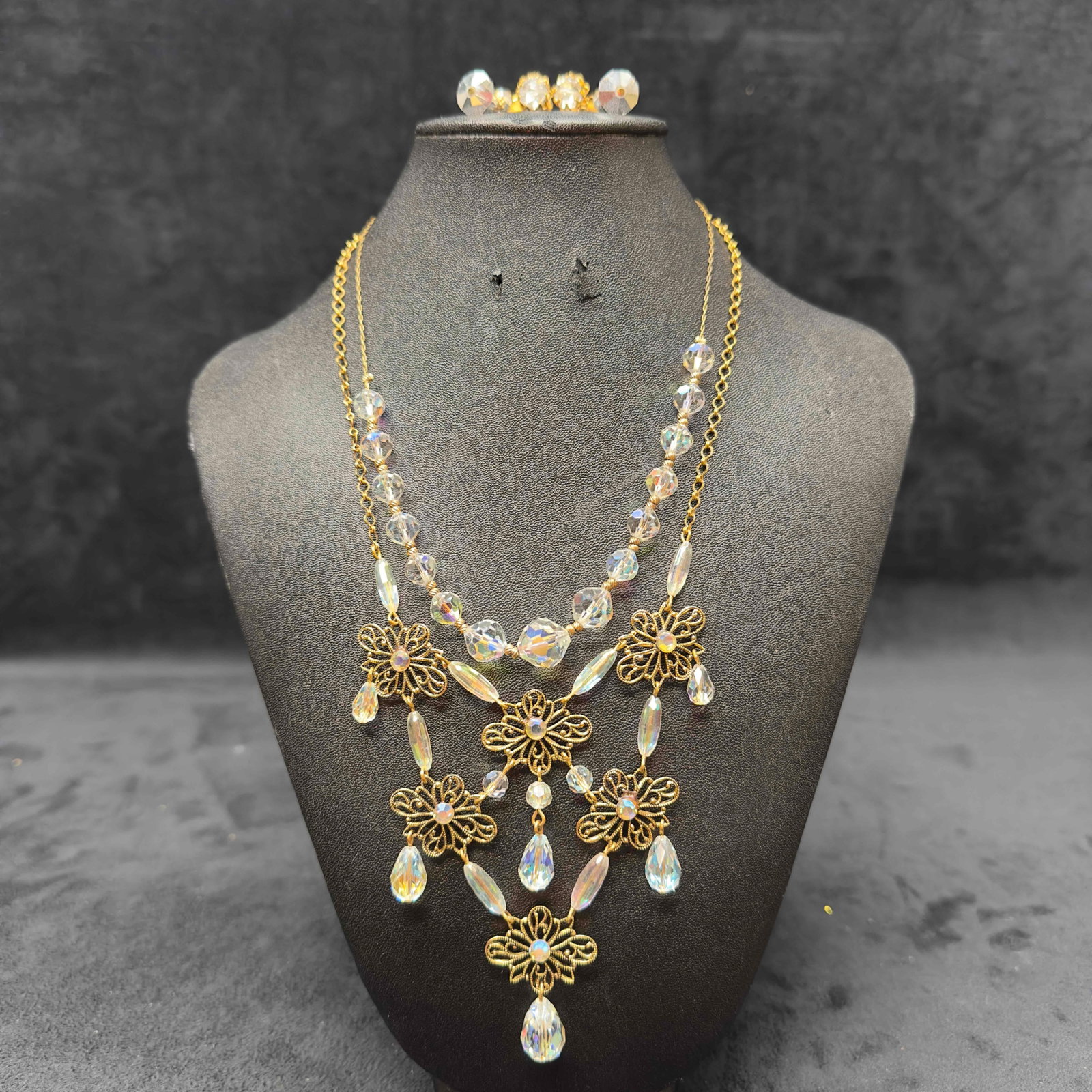 Costume Jewelry Clear Glass Crystal Gold Toned Necklaces and Earrings Set Lot of 3 Three I53: Costume Jewelry Clear Glass Crystal Necklaces and Earrings Set Lot of 3 Three I53. Necklaces and earrings with clear colored crystal glass beads with beautiful designs. The necklaces feature a spring