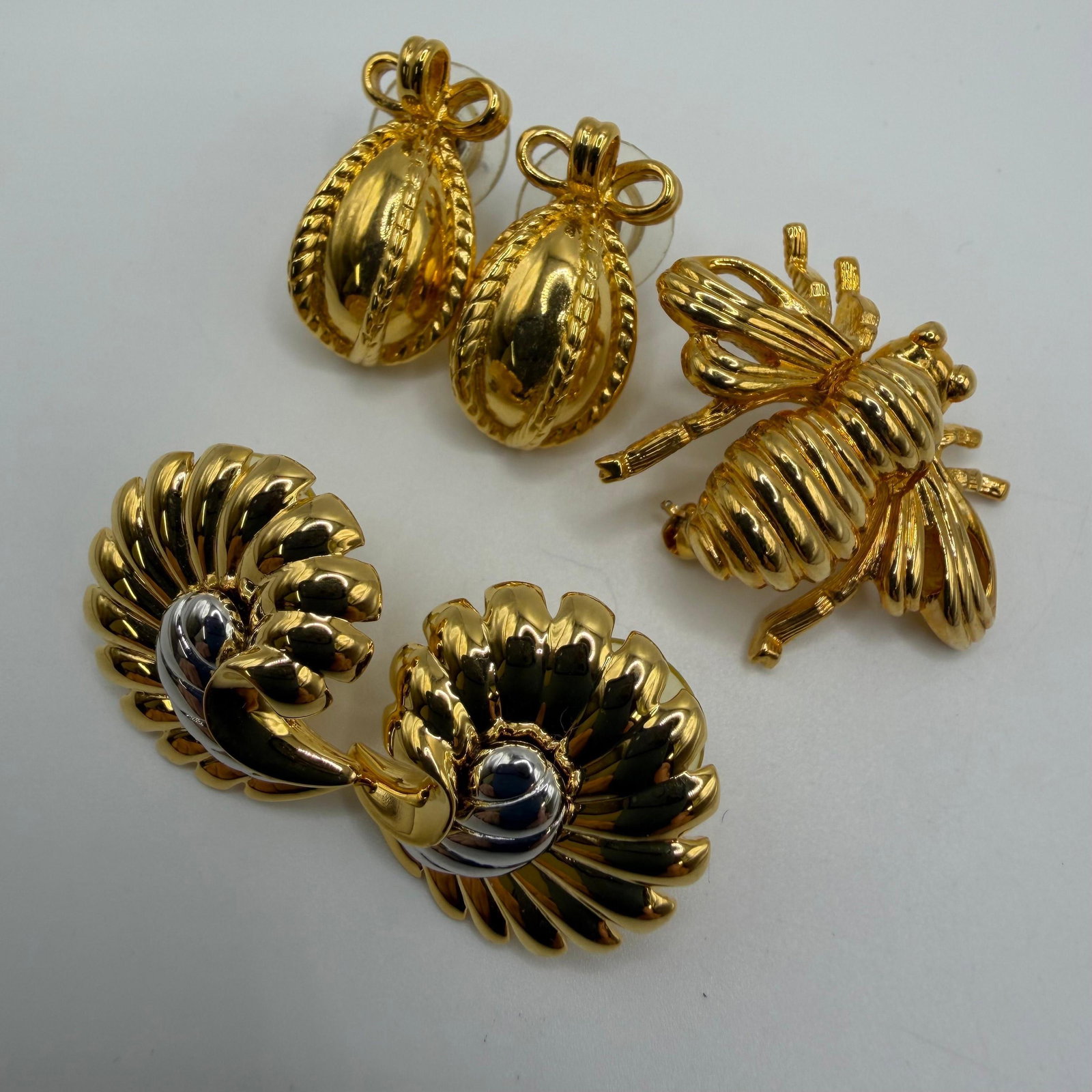 Joan Rivers Gold Tone Bee and Shell Motif Jewelry Group HH34 (1 of 3)