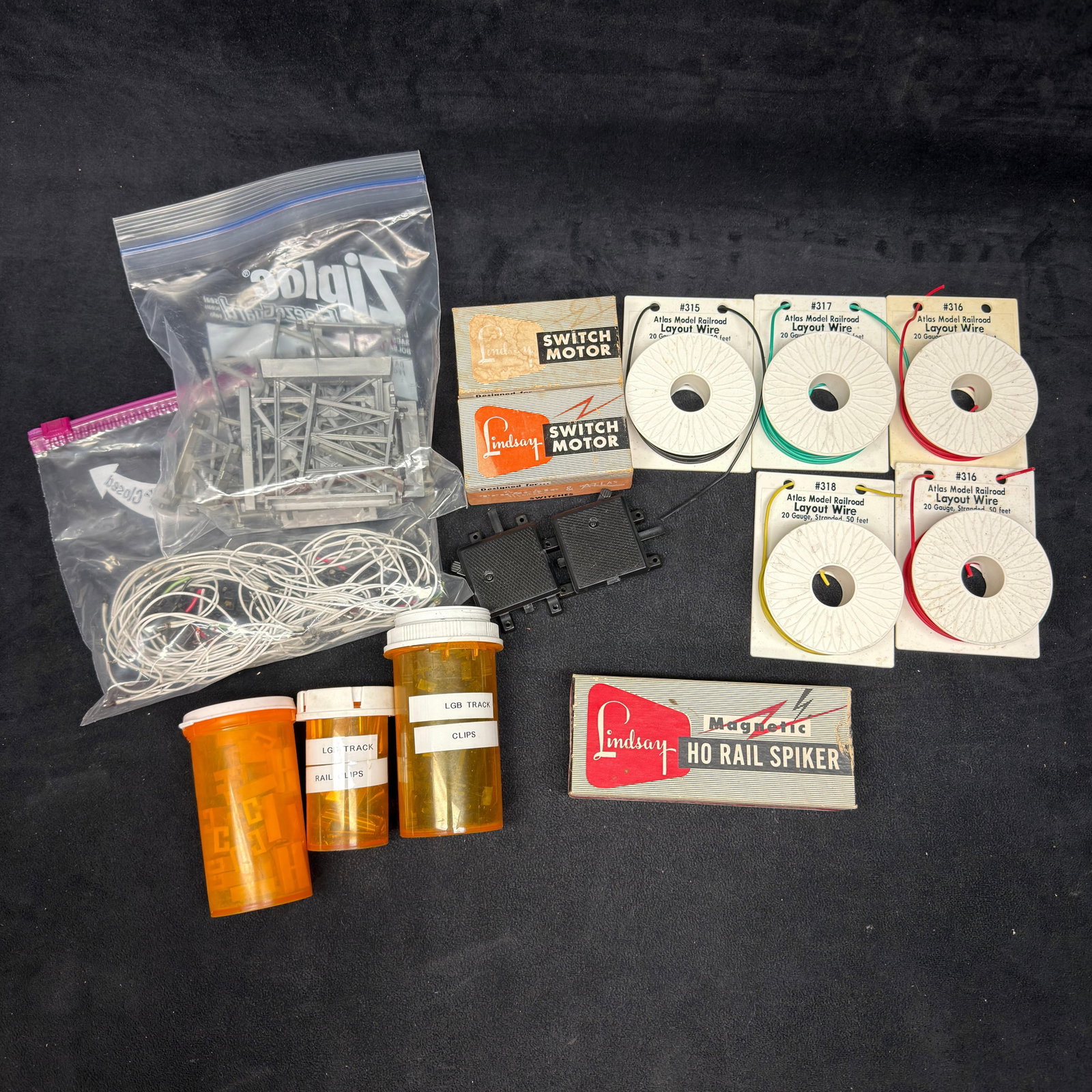 Vintage Model Railroad Accessories and Parts Lot (1 of 6)