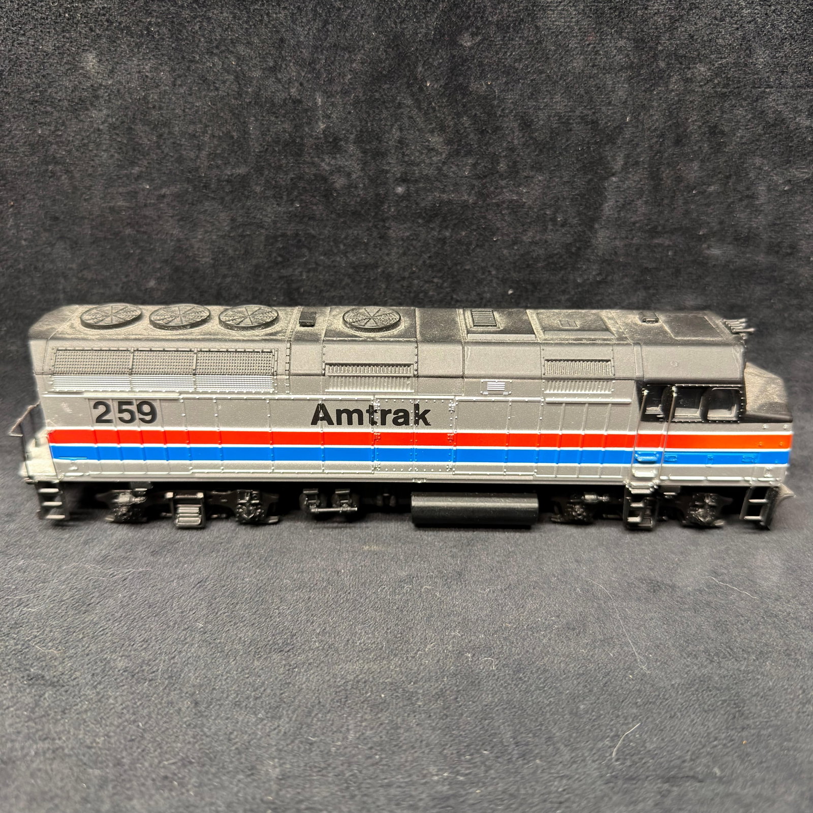 Walthers Amtrak No. 259 HO Scale Diesel Locomotive Model Train (1 of 4)