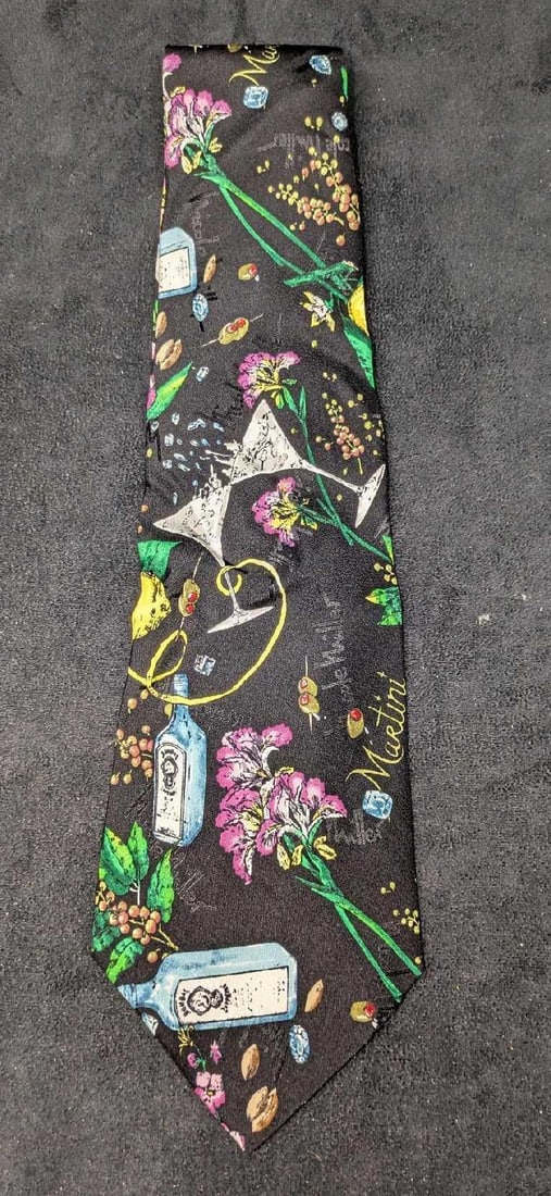 Bombay Gin Nicole Miller Silk Tie Martini: Bombay Gin Nicole Miller Silk Tie Martini. This is approx 3" x 1/8" x 14 1/2" (while in a bundle) and it weighs 0.08lb. Has some wrinkles due to storage. 