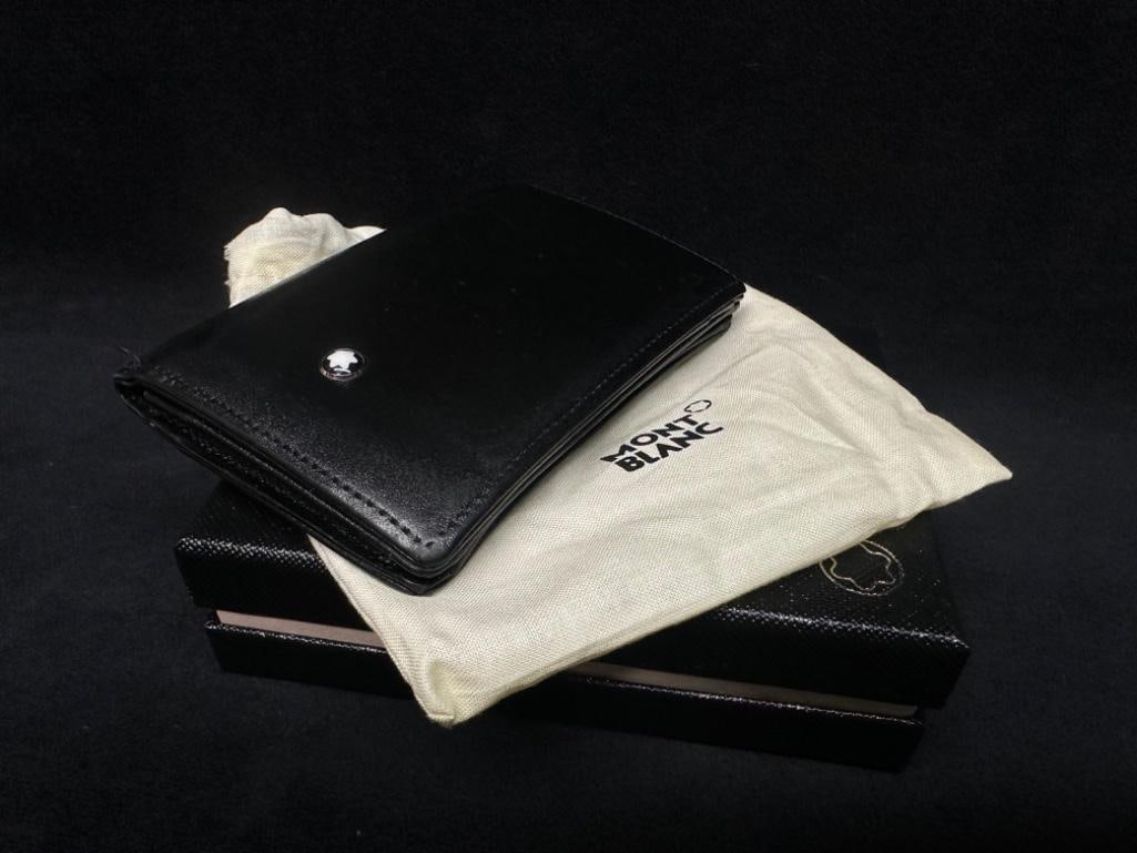 Montblanc Black Leather Meisterstück Card Holder: Montblanc Black Leather Meisterstück Card Holder Very gently used Meisterstück bifold card holder. Features the signature enamel roundel logo of Montblank on the outside, and 