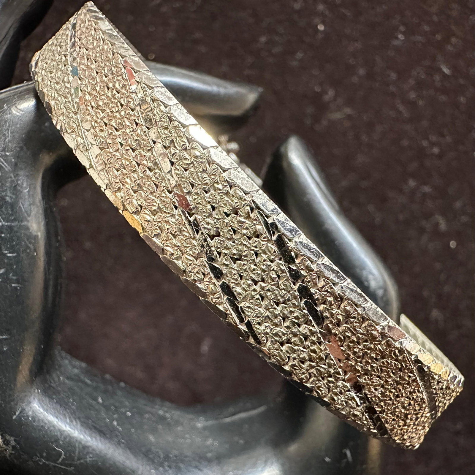 Sterling Silver Tri Color Mesh Textured Bracelet Italy 925 L56: This item is in good pre-owned, previously used/displayed condition with noticeable light wear and surface scratches. Please reference all photos for full details. This piece of jewelry has been teste