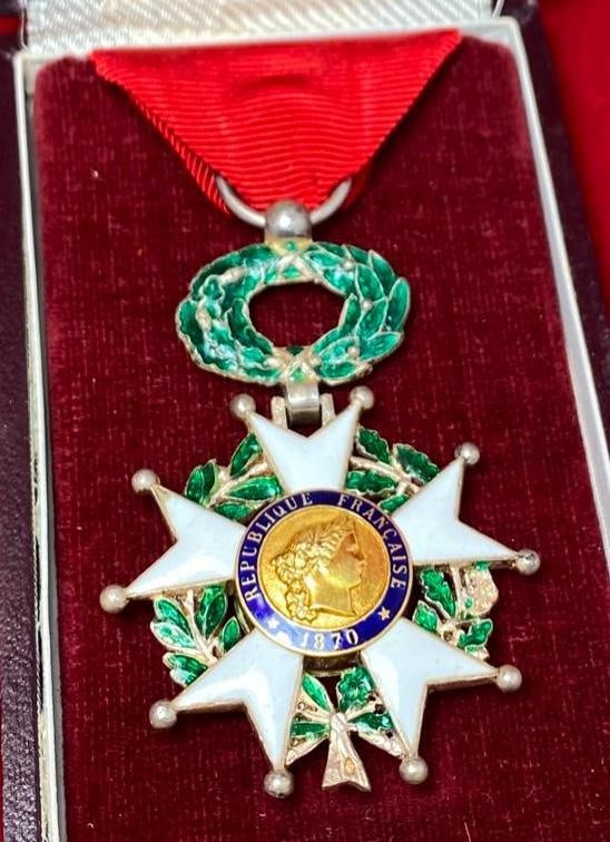 Third Republic Legion D'Honneur Medal: Third Republic Legion D'Honneur Medal This fine medal has been tested and researched to the best of our abilities, and is authentic to the best of our knowledge. Please see photos, as