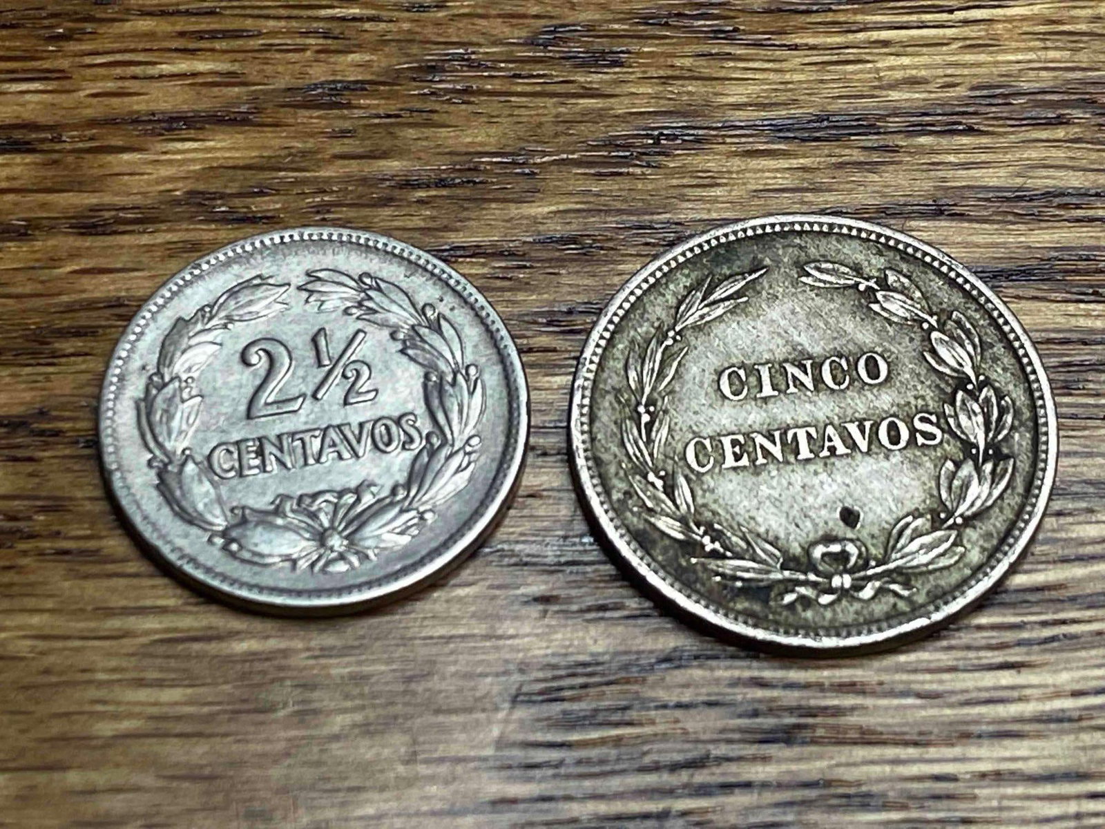 1917 Ecuador Cinco Centavo & 1928 2 1/2 Centavo Silver Coins (1 of 7)