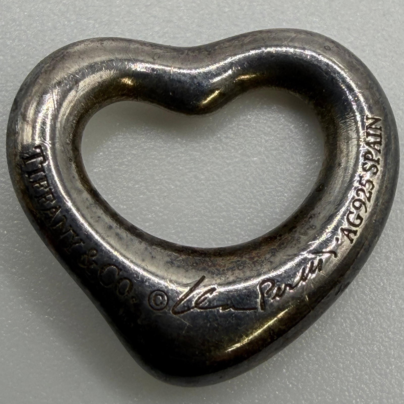 Tiffany Elsa Peretti Mini Small Open Heart Pendant Charm AG925 Sterling Silver: This item is in good pre-owned, previously used/displayed condition with noticeable light wear and surface scratches. Please reference all photos for full details. This piece of jewelry has been caref