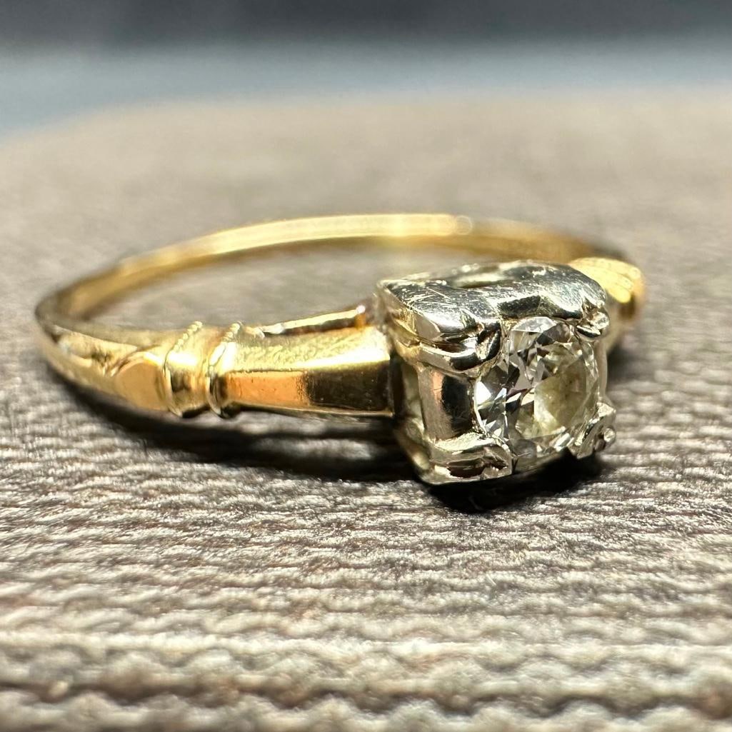 14k Gold .11 ct Diamond Solitaire Ring: This piece of jewelry has been tested and researched prior to listing. Please view all our pictures they are part of our description. DETAILS: Metal - 14k Gold Color - Yellow Gold Stones - Diamond, es