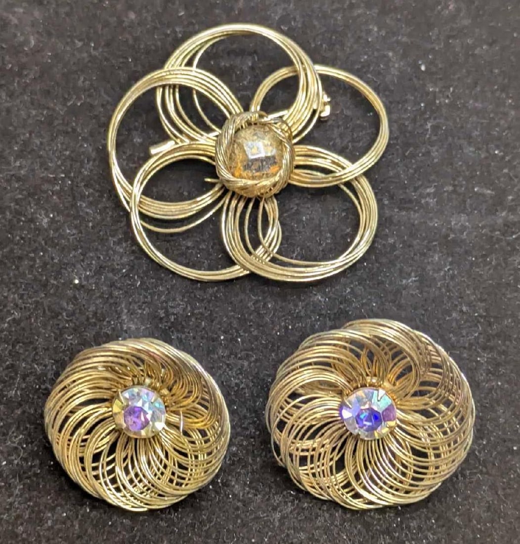 Vintage SAC Gold Plated Spun Wired Flower Earrings And Brooch Pin: Vintage SAC Gold Plated Spun Wired Flower Earrings And Brooch Pin. This lot includes: (1) Set Of SAC Gold Plated Spun Wired Flower Clip On Earrings With AB Crystal Center. Each is approx 1 1/8" x 