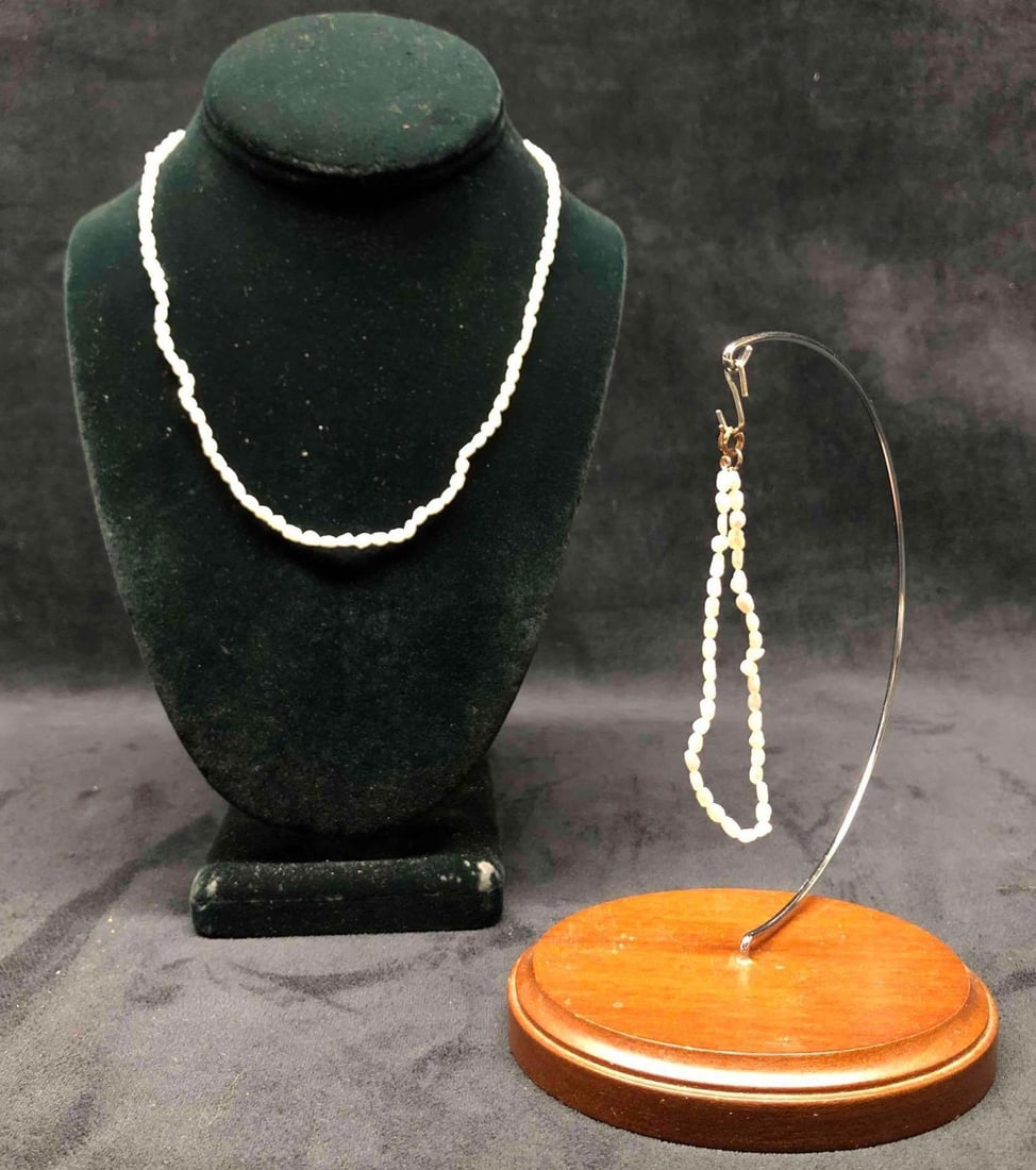 Set Of Matching Pearl Like Necklace & Bracelet: This lot contains a set of matching pearl like necklace & bracelet. Together they weigh about 0.3oz. Both pieces are in good used condition with some minor ware from use over time. Please refernece