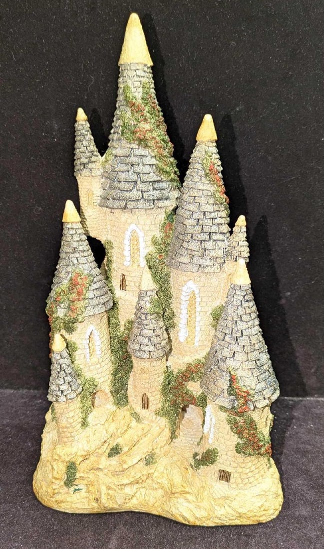 Signed David Winter Fairy Tail Castle Figurine: Signed David Winter Fairy Tail Castle Figurine. This was released in the year 1982 and is approx 5 1/2" x 4 1/2" x 9 7/8". The castle was signed by David Winter on the bottom. The