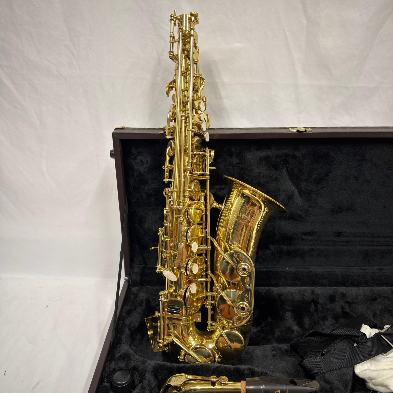 Cosmos CAS-110 Alto Saxophone with Carrying Case and Accessories (1 of 8)