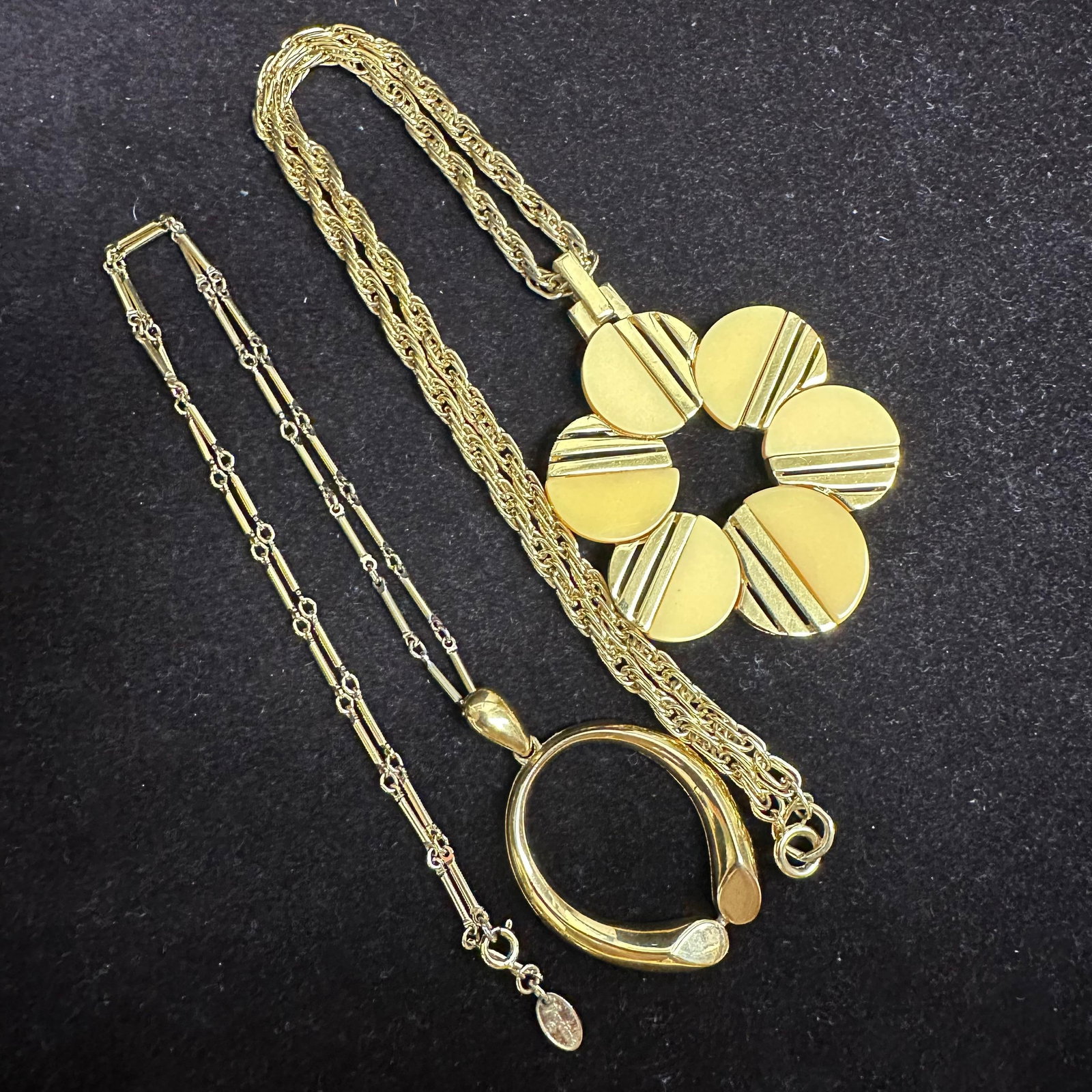 Crown Trifari and Vendome Pendant Necklace Set Gold Tone T35: Each piece of costume jewelry is marked either Vendome or Trifari. These items are in good pre-owned, previously displayed condition with light wear and surface scratches. Please see all photos for fu