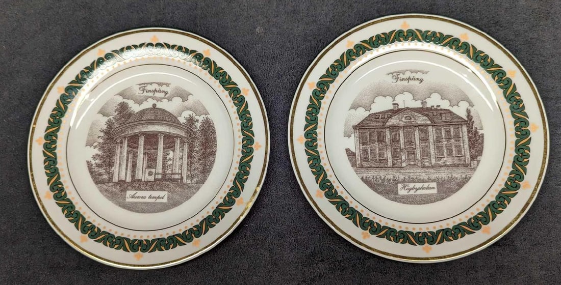 Finspang Sweden Aurora Tempel & Högalidsskolan Plates: Finspang Sweden Aurora Tempel & Högalidsskolan Plates. This lot shows two famous buildings in Finspang, Sweden. One plate shows Högalidsskolan (a school) and the Aurorate