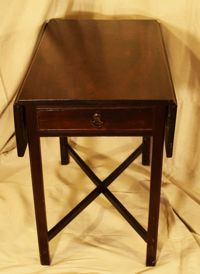 Pembroke Table (1 of 2)