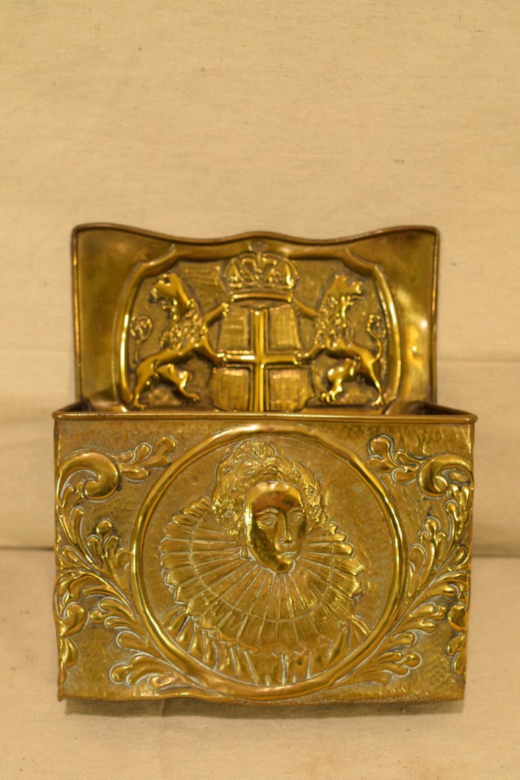 Elizabethan Wall Pocket (1 of 1)