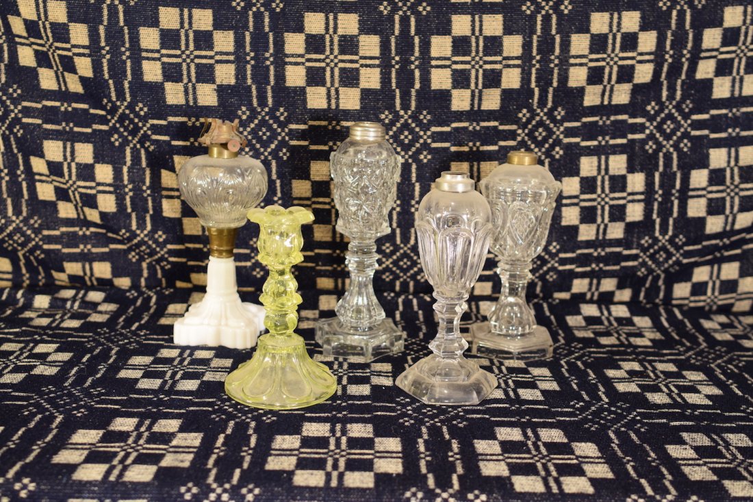 Lighting Lot: Lighting lot of four oil lamps and canary sandwich candlestick.