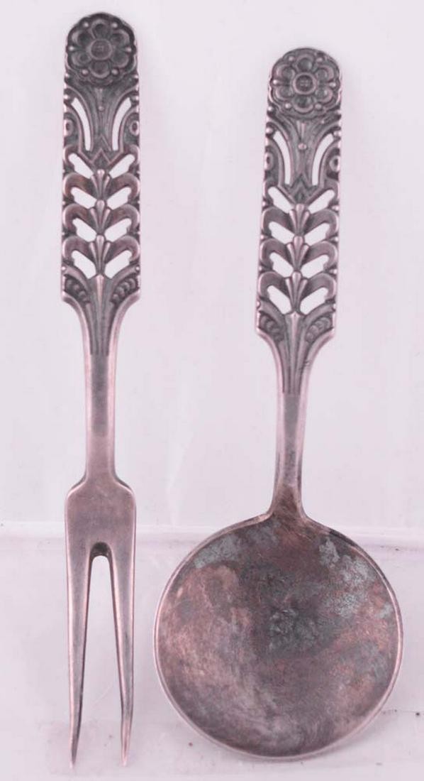 David Andersen - Ensemble de cuillère et: David Andersen (1876-) Ensemble de cuillère et fourchette en argent sterling, poinçon au dos 55.5 g Set of sterling silver spoon and fork, hallmark on the back 55.5 g Cuillère / Spoon :