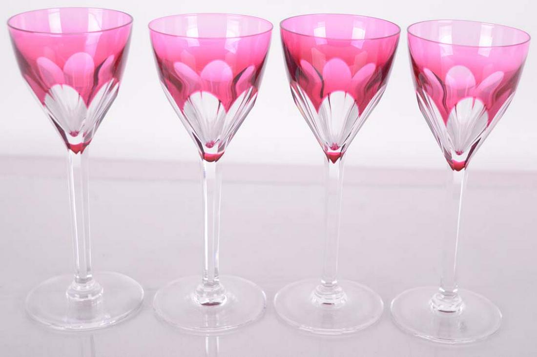 Val-St-Lambert - Ensemble de 4 verres à vin,: Val-St-Lambert (XX) Ensemble de 4 verres à vin Val St-Lambert (7 1/2"), verre coloré ciselé, modèle Gevaert, signé en-dessous Val St Lambert Set of 4 Val St-Lambert wine glass