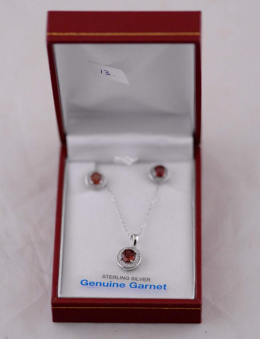 Silver Sterling genuine Garnet and Cubic Zirconia: Silver Sterling genuine Garnet and Cubic Zirconia Earrings and Pendant with Chain Description (FR): Parure pour femme composé d'un pendentif fantaisie et boucles d'oreilles assorties en argent 92