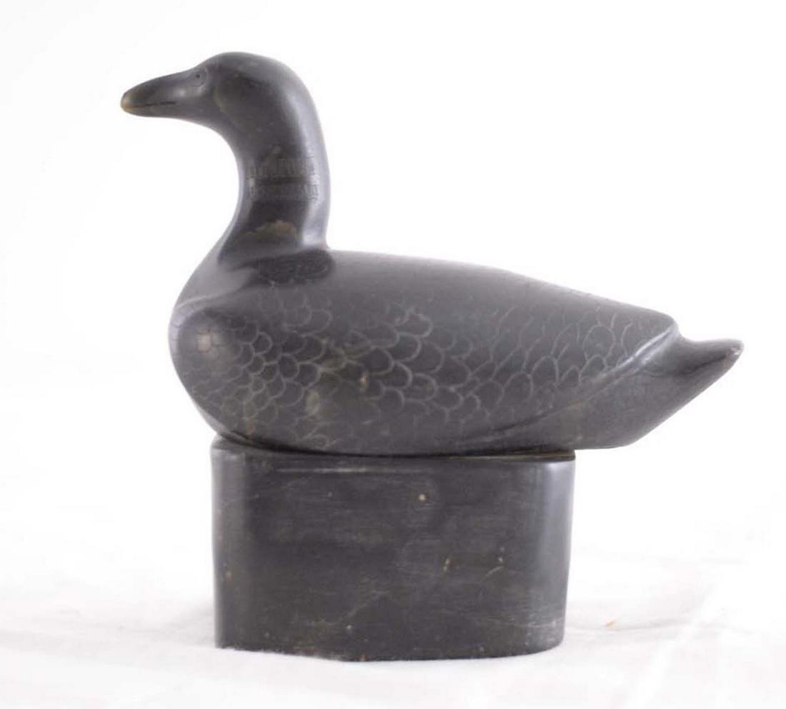 Kowjakoolook, Simeonie - Goose: Kowjakoolook, Simeonie (1906-1985) Goose Description (FR): Sculpture en pierre à savon, numérotée et signée en dessous Kowjakalook Description (EN): Soapstone sculpture, numbered and signed undern