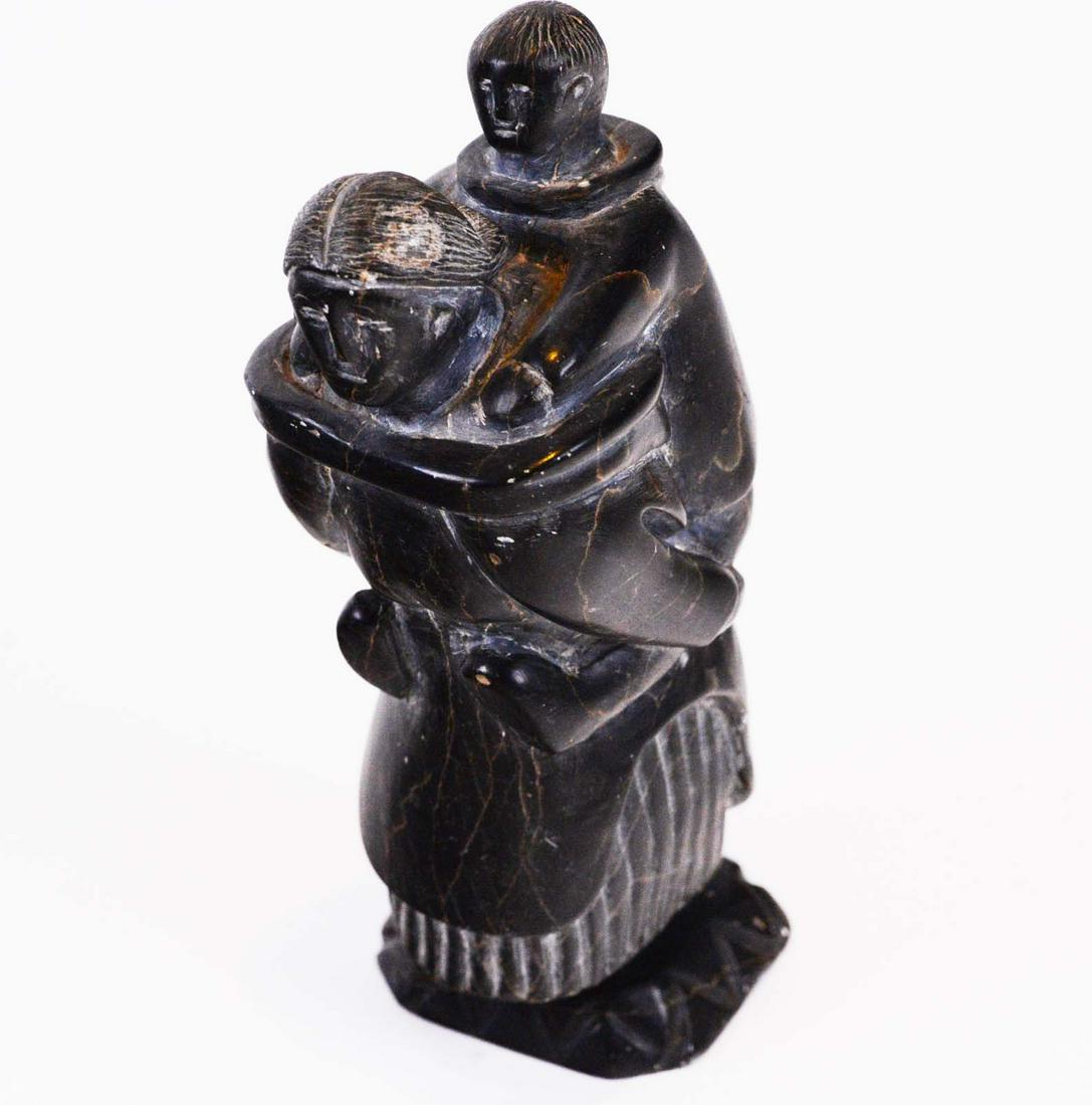 Kumak, Mary Kiinalik - Mother and Child: Kumak, Mary Kiinalik (1923-) Mother and Child Description (FR): Sculpture en pierre à savon, signée en dessous en syllabique Description (EN): Soap stone sculpture, signed underneath in syllabic Dim