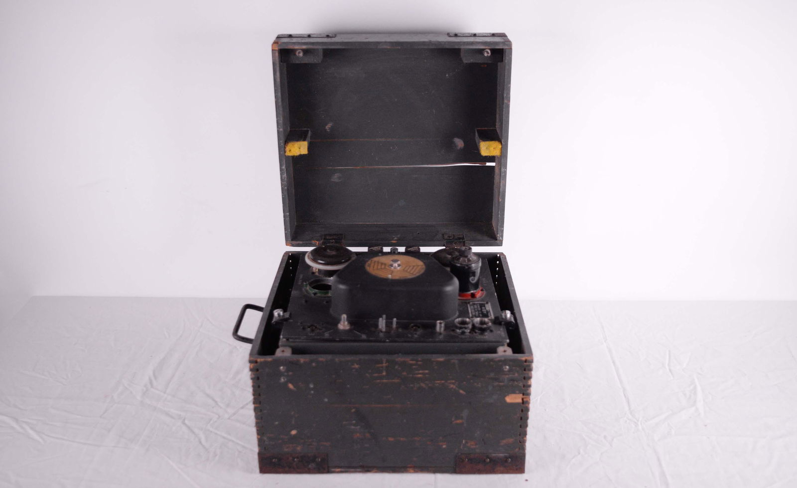 World War II plane radio receiver (1 of 5)