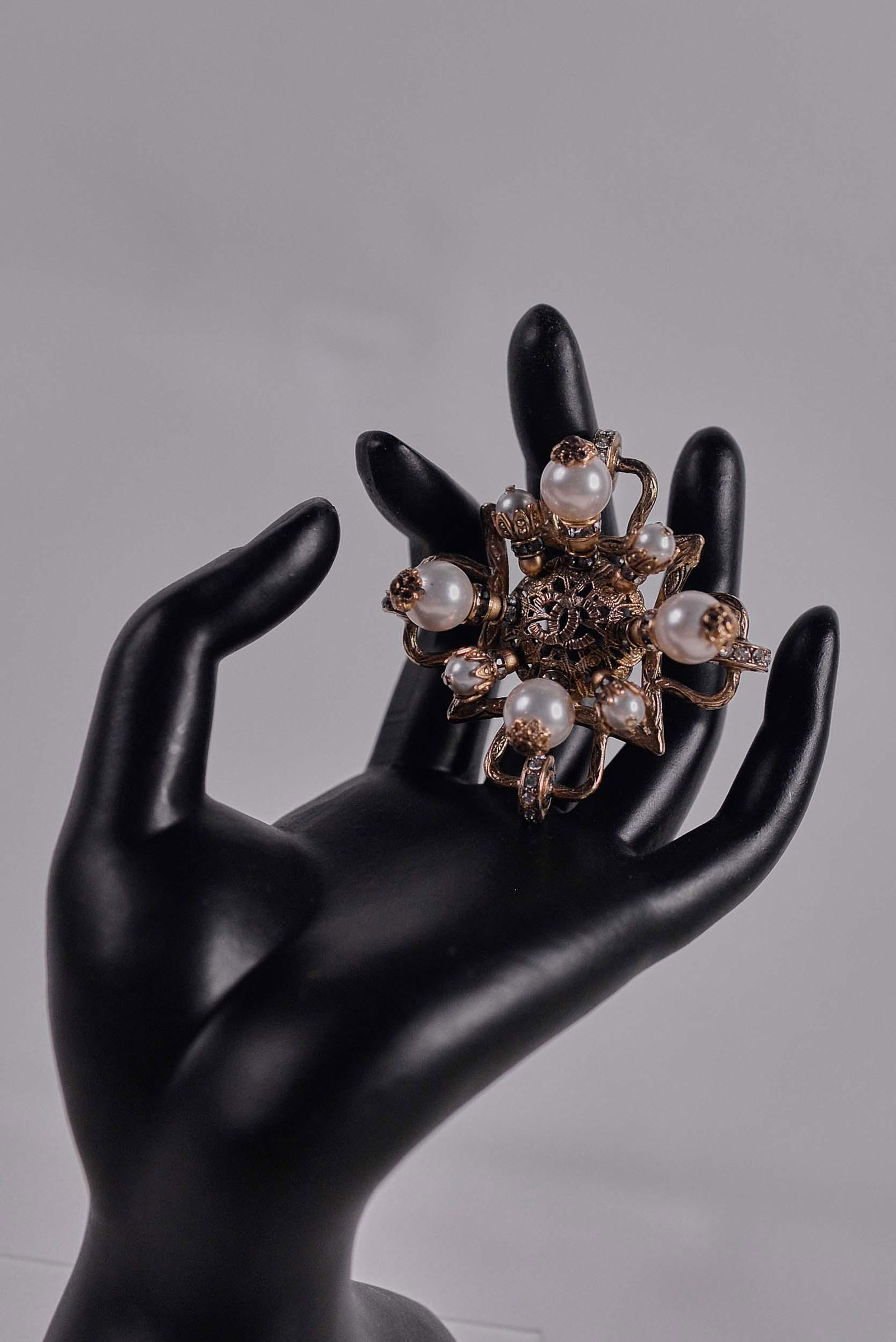 Chanel - Brooch (1 of 3)