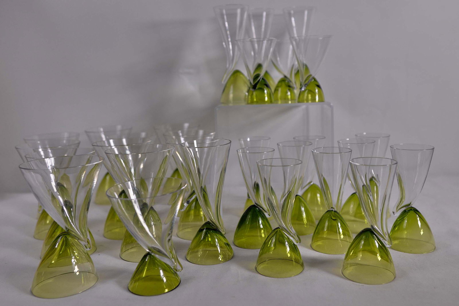 Set of vintage colored crystal wine glasses - c.1960: Set of vintage colored crystal wine glasses (c.1960) Description: 30 reversible colored crystal wine glasses, unmarked. Includes 1 x 4 3/4 ", 1 x 6 1/2", 10 x 5 3/4 ", 3 x 4 1/2", 3 x 7 1/2 ", 1 x 11 