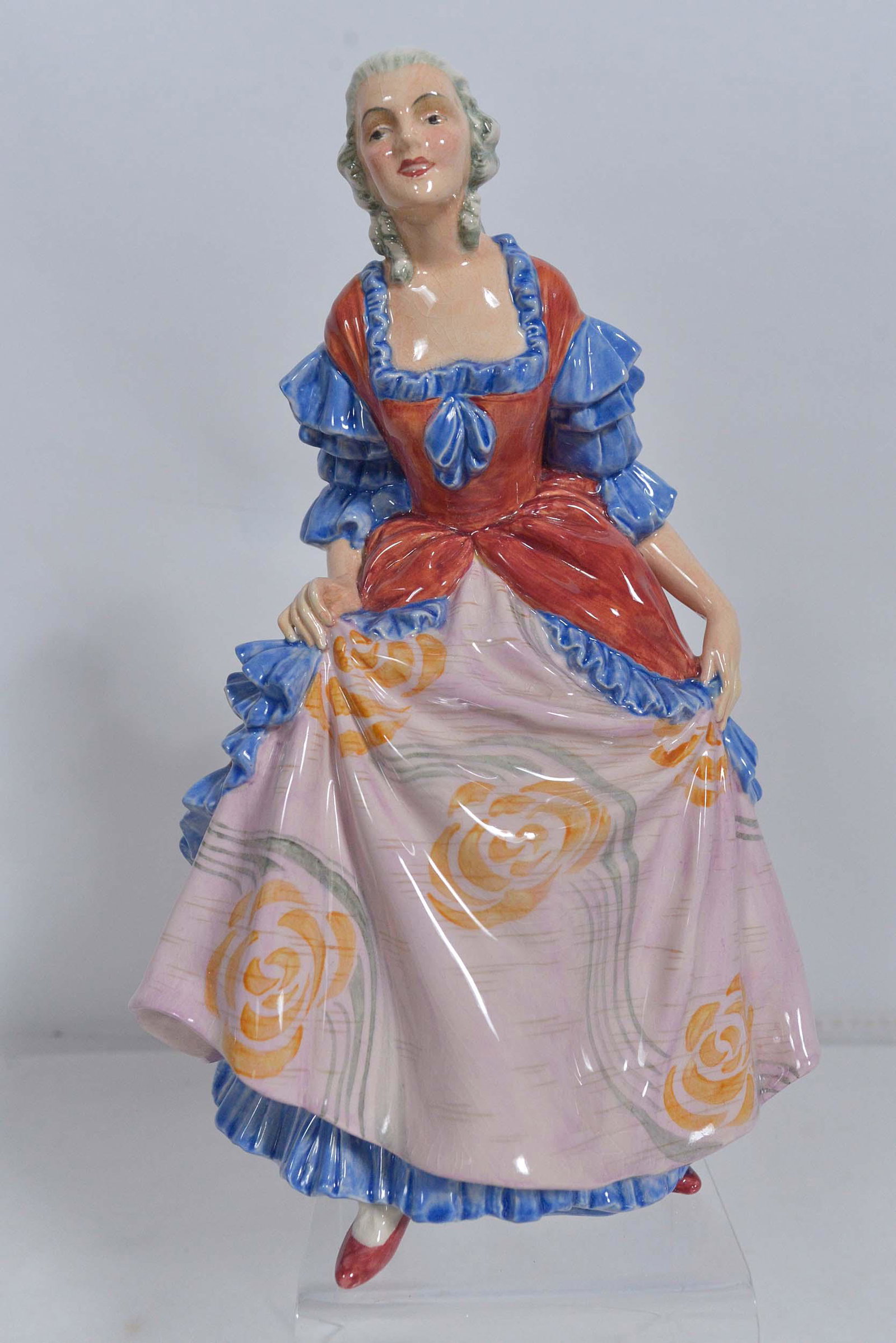 Royal Doulton - Serena figurine - 1938-1949: Royal Doulton Serena figurine (1938-1949) Description: Royal Doulton figurine, under there is the mark of Royal Doulton, marked Serena, artist initials Dimension (PO): 11" x 6 1/2" x 4 1/2" Dimension 