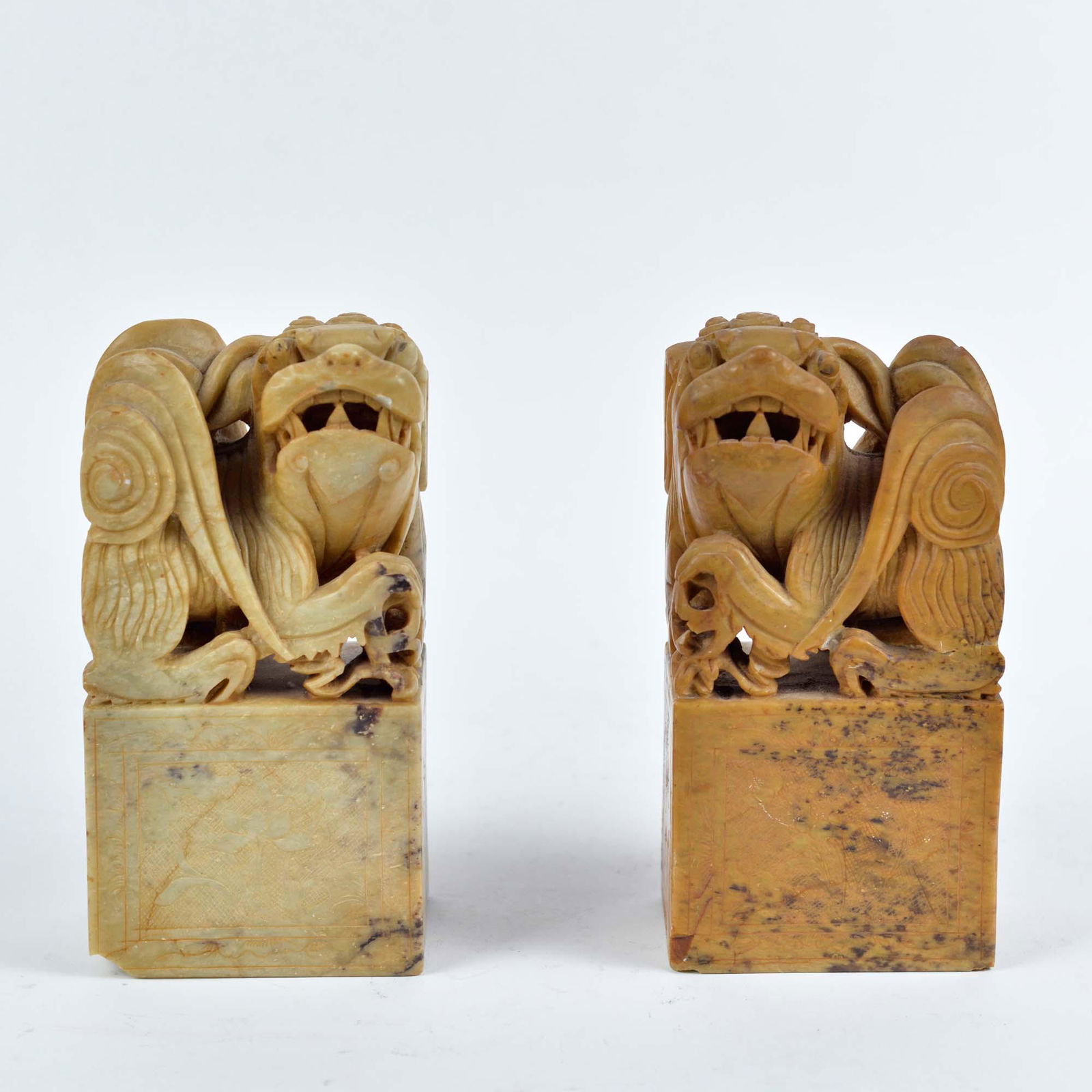 Pair of stone Foo dogs (1 of 4)
