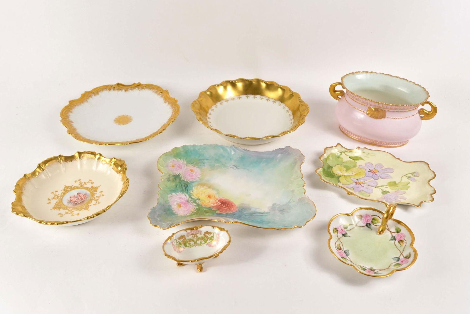 Limoges - Lot of vintage painted porcelain: Limoges Lot of vintage painted porcelain France Description: Hand painted porcelain including different brands of Limoges T&V, AK, Old Abbey, Pouyat, Elite, JP Dimension (PO): De 1 1/2" x 4" x 2 1/2"