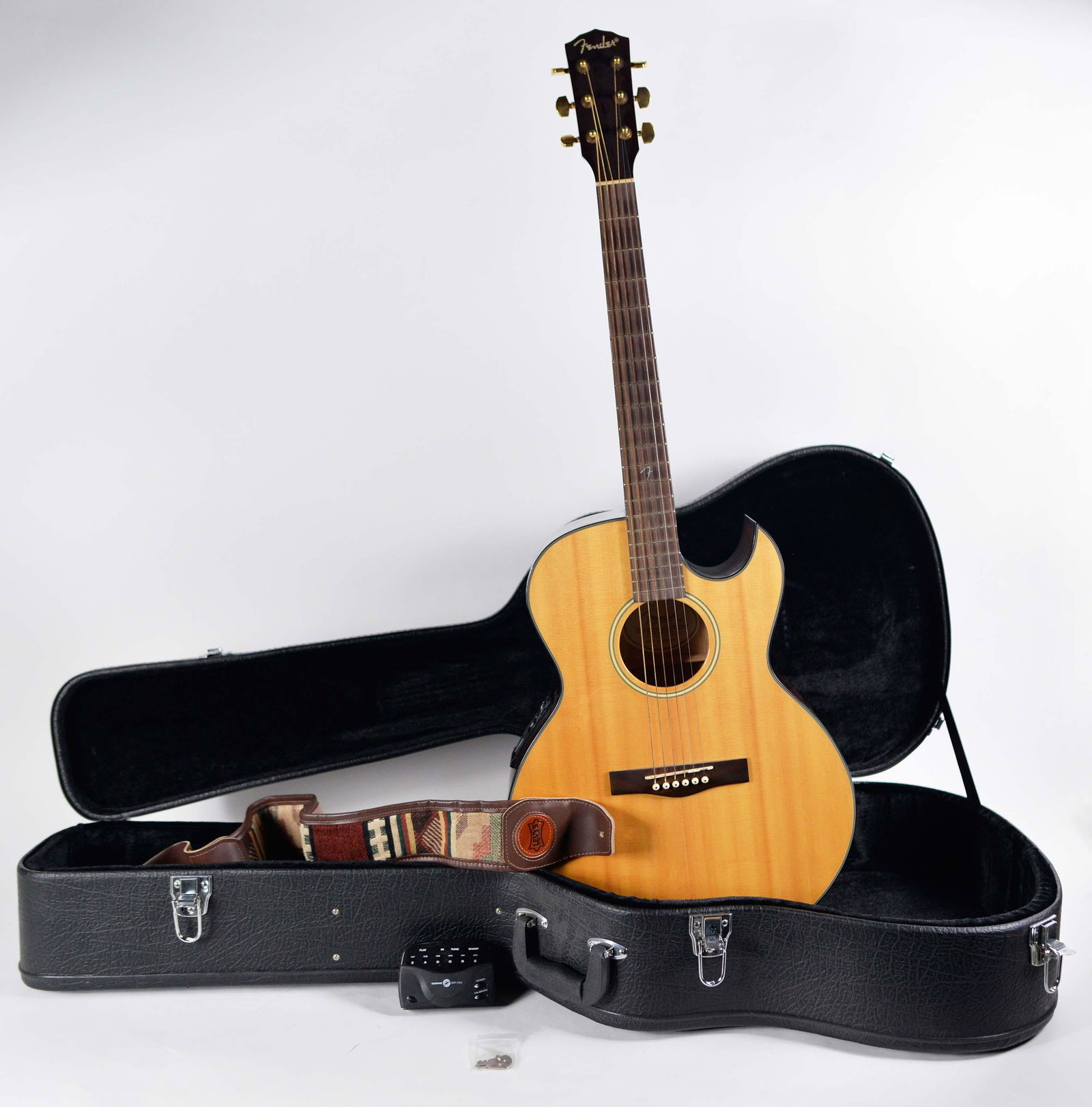 For Auction Fender Électroacoustic guitar (0397) on Jun 10, 2021
