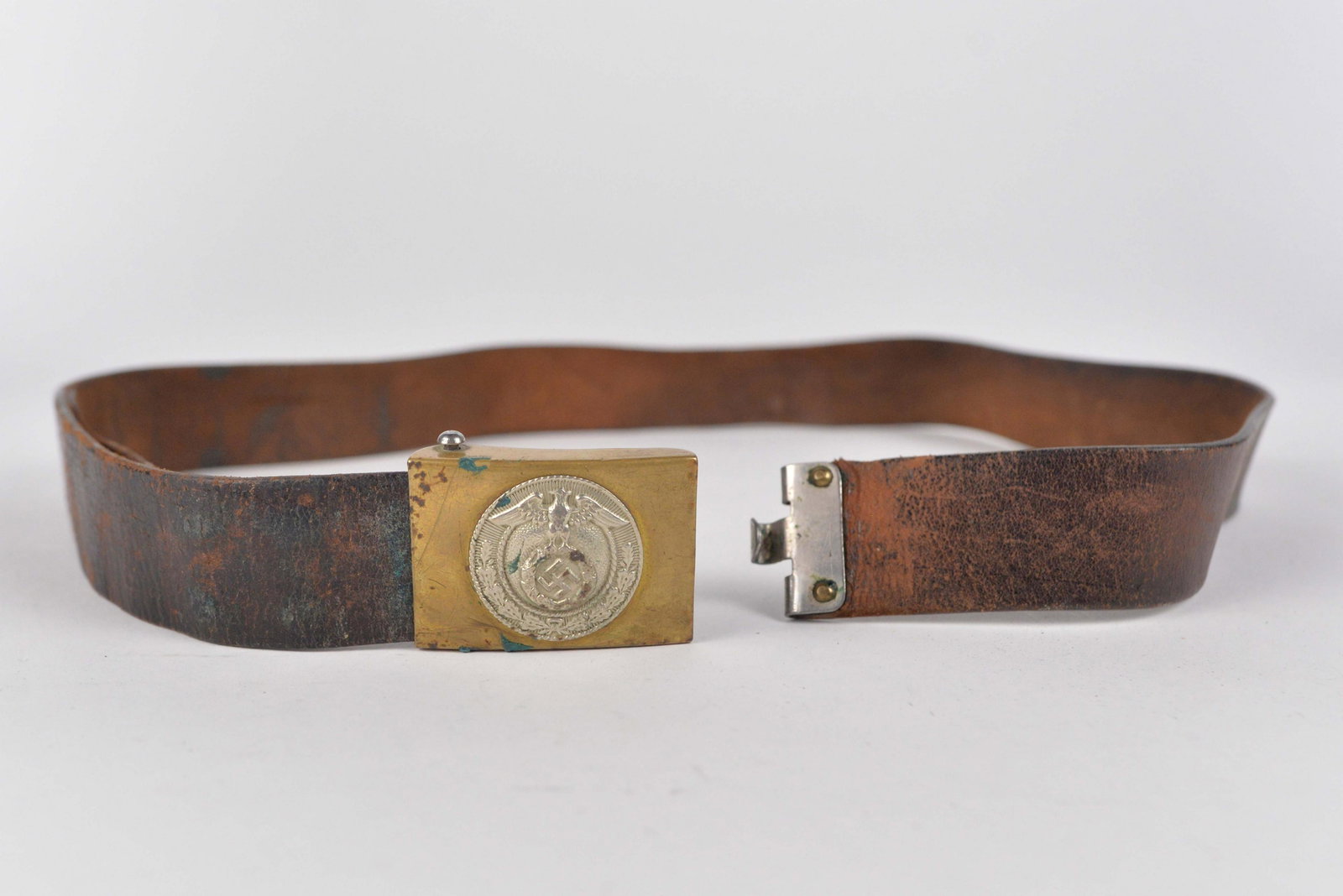 Nazi Young SA Member's Belt Buckle with Belt: Nazi Young SA Member's Belt Buckle with Belt Allemagne / Germany Ceinture en cuir, boucle en laiton et aluminium des jeunes de la Sturmabteilung, attache en acier Nazi Young SA Member's Belt Buckle wi