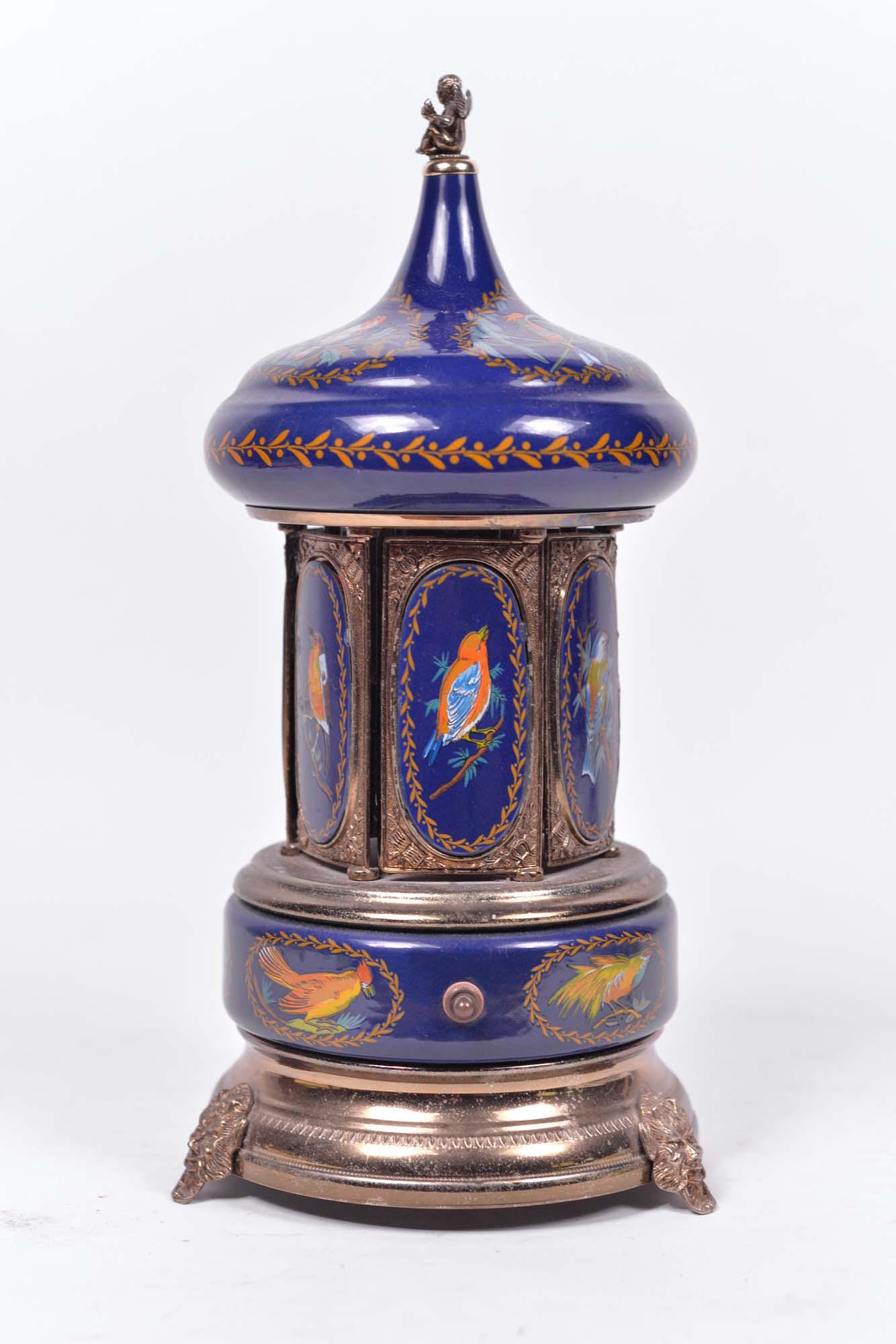 Reuge - Cigarette carousel music box (1 of 7)