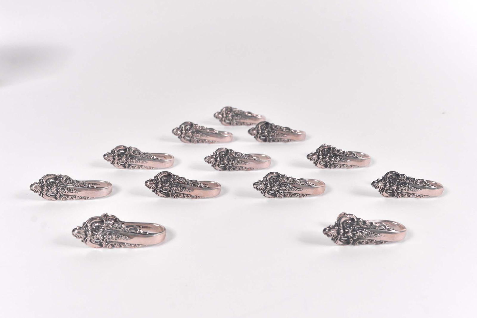 Wallace - Set of sterling silver towel clips (1 of 5)