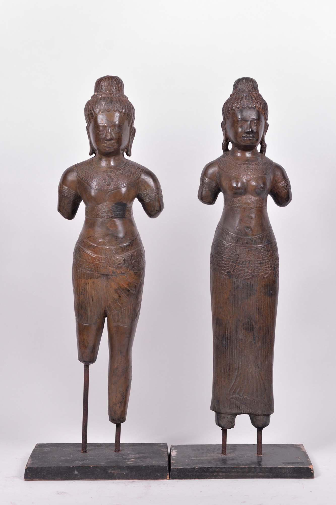 Pair of bronze sculptures (1 of 5)