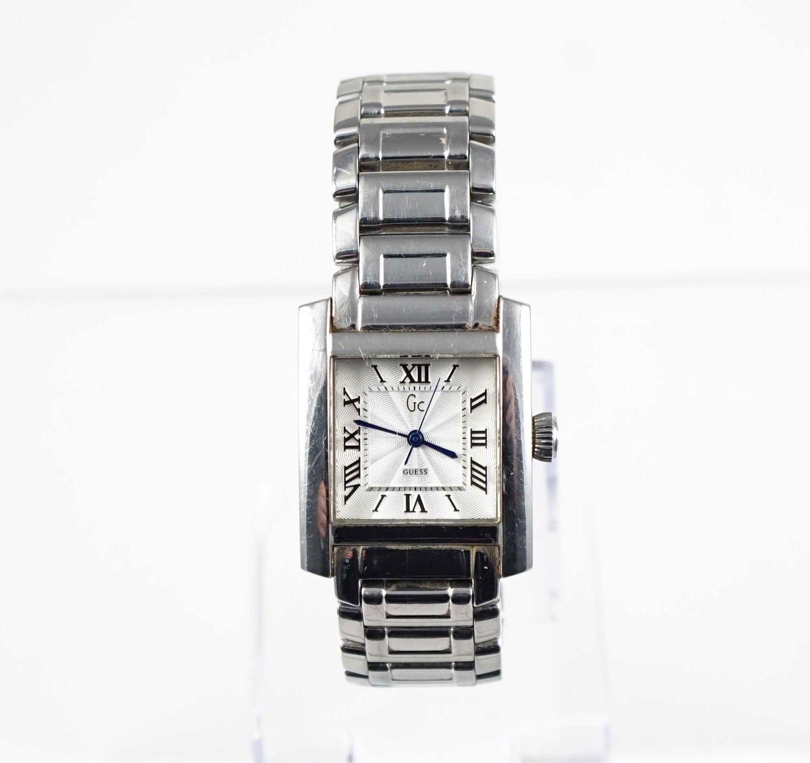 Guess - Stainless steel ladies quartz wristwatch: Guess Stainless steel ladies quartz wristwatch Description: Ladies stainless steel quartz wristwatch with folding clasp. Good working order. Condition report: Upon request, We will gladly answer all y