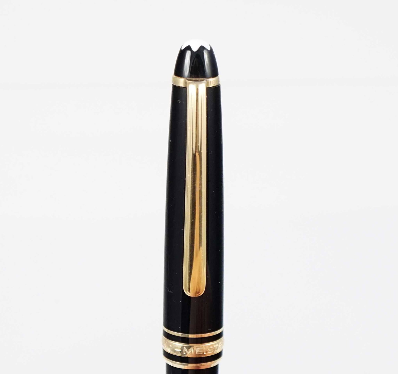 Montblanc - Black and gold Meisterstück mechanical: Montblanc Black and gold Meisterstück mechanical pencil Description: Black and gold mechanical pencil Condition report: Upon request, We will gladly answer all your inquiries in a detailed manner