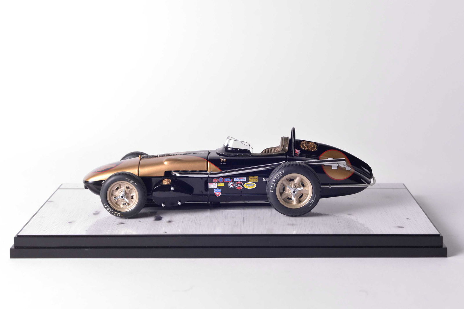 CORVETTE L-88　　CAROUSEL 1 Die Cast - CORVETTE TEST CAR 1969 L-88 427 CAROUSEL 1 CHEVROLET 1/18