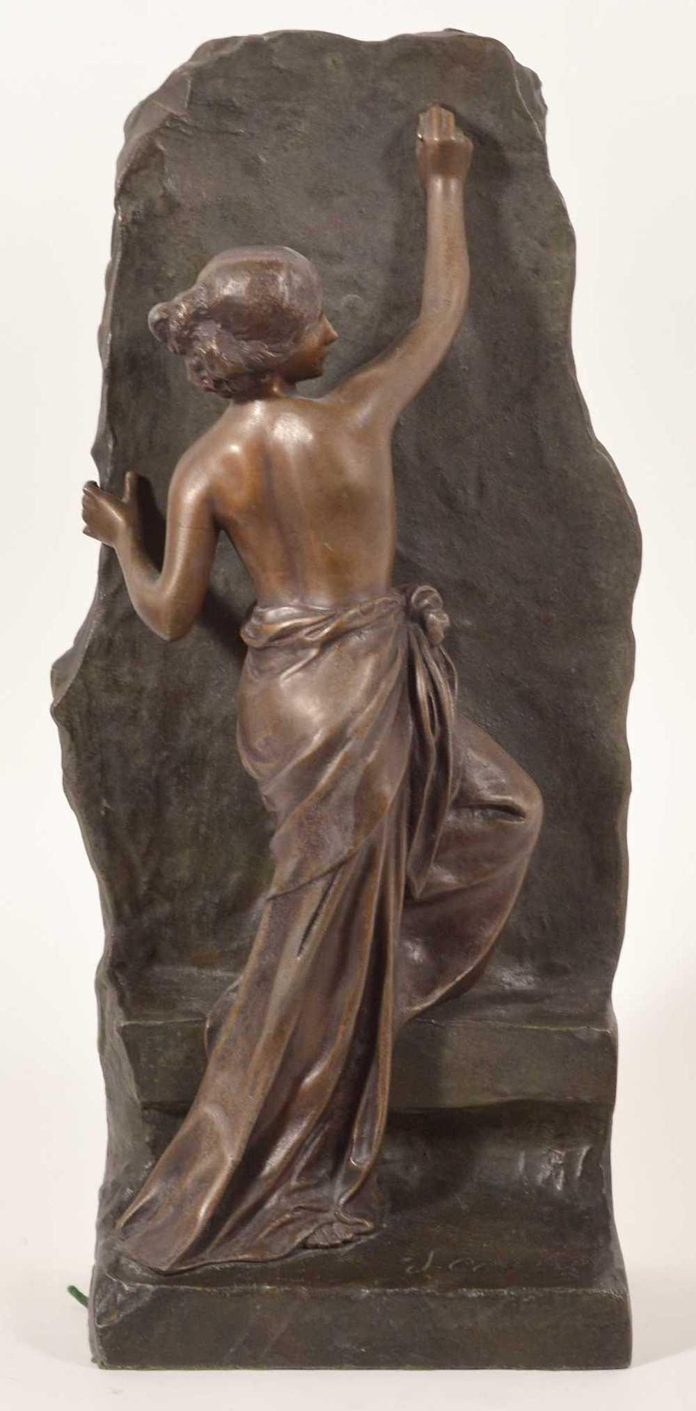 Caussé, Julien - Femme écrivant: Caussé, Julien (1869- après 1929) Femme écrivant Description: Bronze sculpture, signed on the base J. Causse, seal at the back Fabrication française Paris Dimension (PO): 2