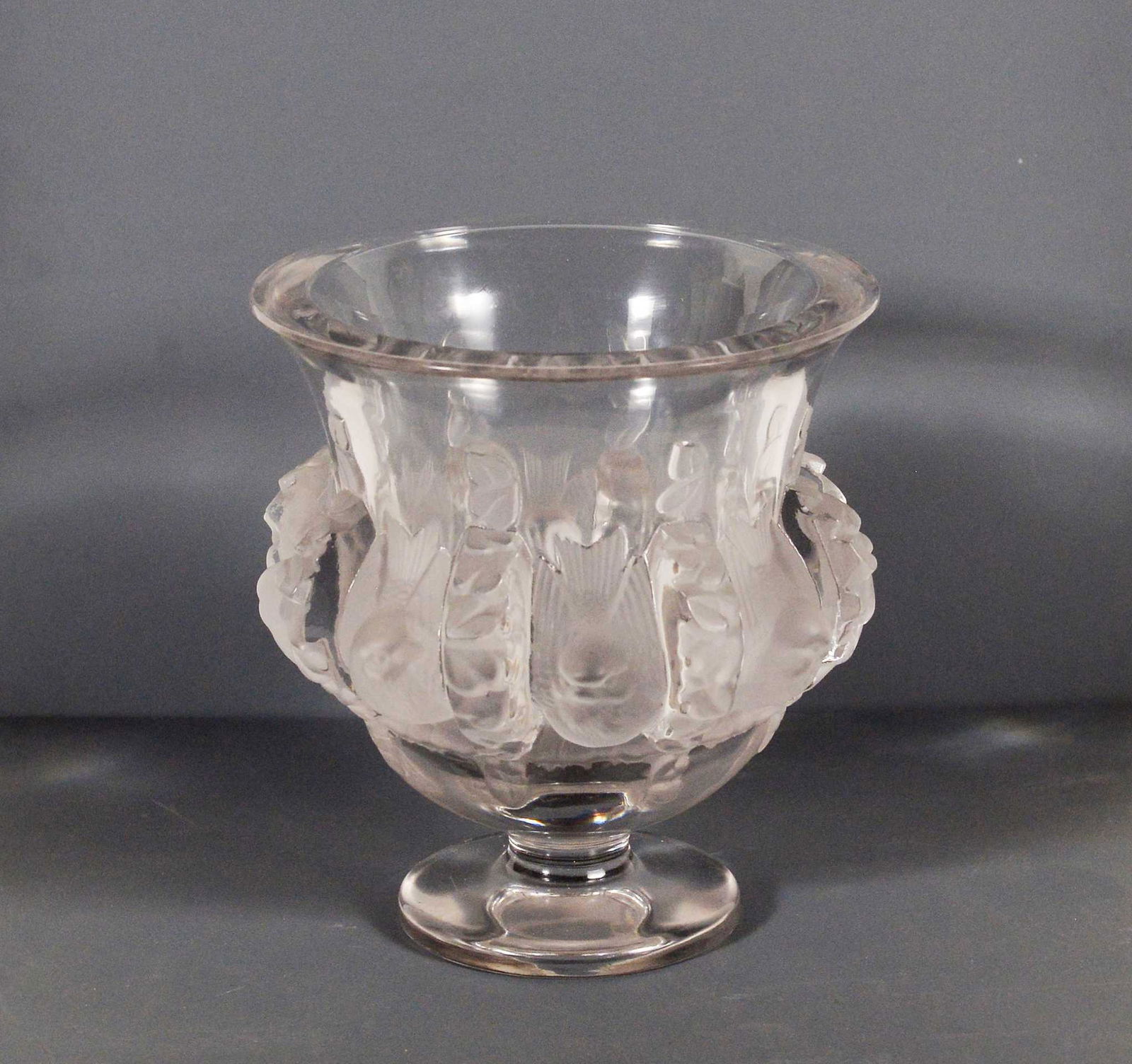 Lalique - Vase decorated with birds (1 of 3)