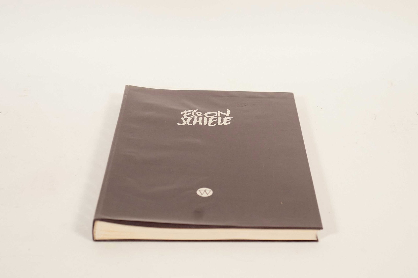 Koschatzky, Walter - Egon Schiele, Aquarelle und Zeichnungen - 1973: Koschatzky, Walter (1921-2003) Egon Schiele, Aquarelle und Zeichnungen (1973) Description: Galerie Welz, Salzburg, 1973, 15 pages of text followed by 64 full-page reproductions, that of page 18 in dou