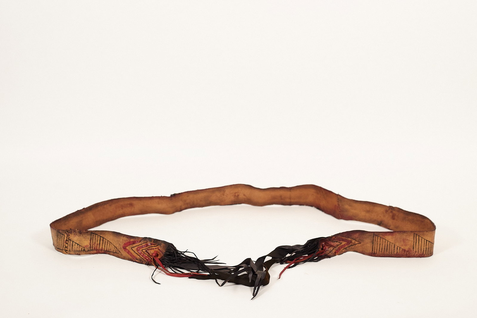 Ancient belt: Ancient belt Description: Made of moose hide with traditional painted patterns Dimension (PO): 96" x 2 1/2" Dimension (CM): 244 x 6.3 cm Condition report: Upon request, We will glad