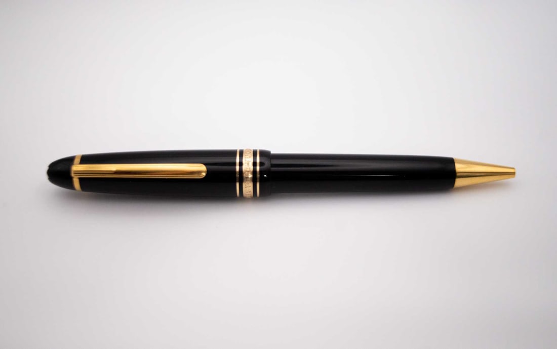 Montblanc - Meisterstuck ballpoint pen: Montblanc Meisterstuck ballpoint pen Description: Montblanc ballpoint Meisterstuck Condition report: Upon request, We will gladly answer all your inquiries in a detailed manner.