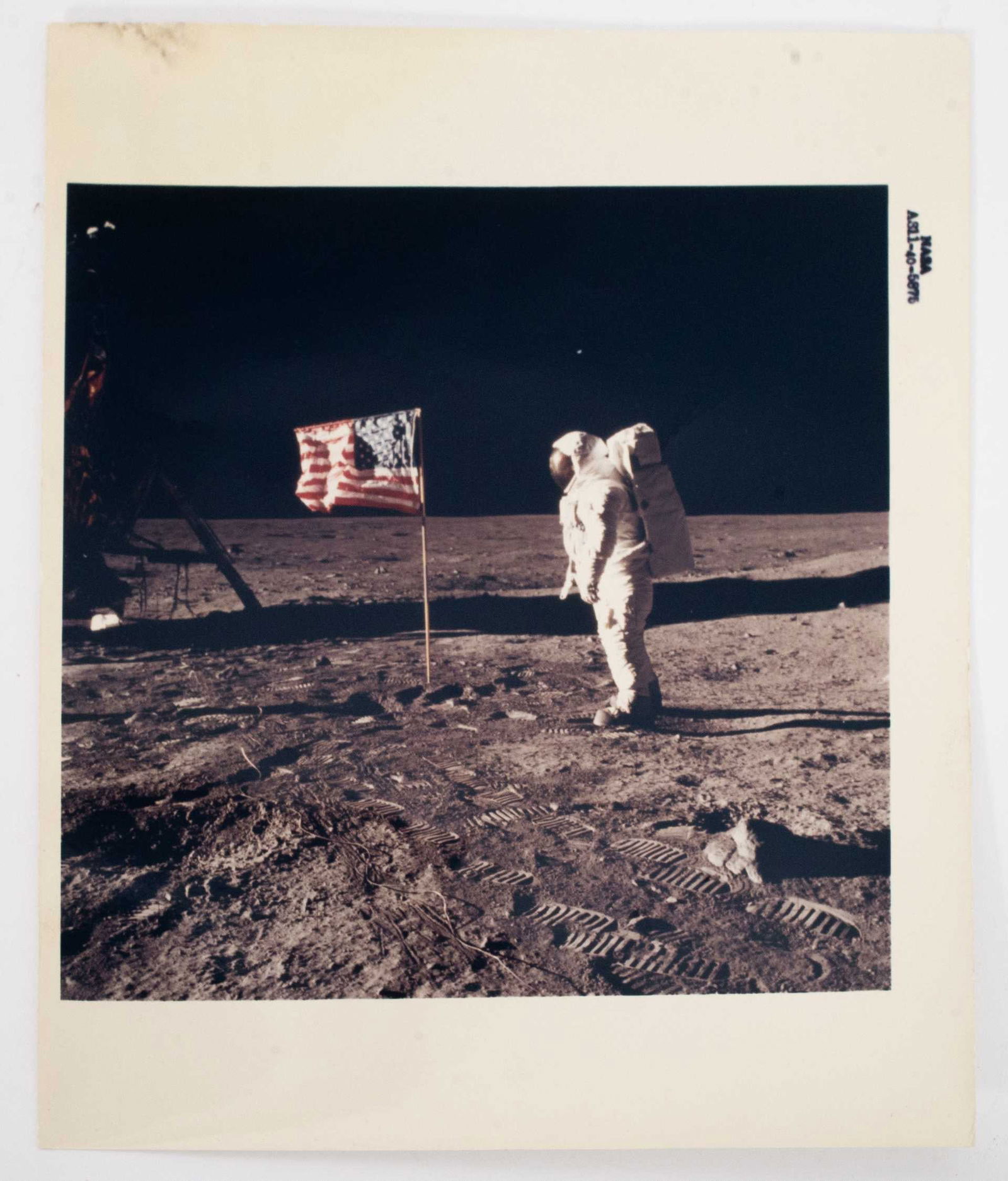 Photographie NASA couleur - NASA Original Photograph Black Letter AS11-40-5875 (1 of 3)