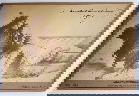 Bernardt, Sarah - Signed photograph - 1891: Bernardt, Sarah (1844-1923) Photographie signée (1891) Description: Photographic card of Napoleon Sarony, signed and dated Sarah Bernardt, 1891 Dimension (PO): 4 1/4" x 6 1/2" Dimension (CM):