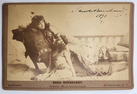 Bernardt, Sarah - Signed photograph - 1891: Bernardt, Sarah (1844-1923) Photographie sign&#233;e (1891) Description: Photographic card of Napoleon Sarony, signed and dated Sarah Bernardt, 1891 Dimension (PO): 4 1/4" x 6 1/2" Dimension (CM):