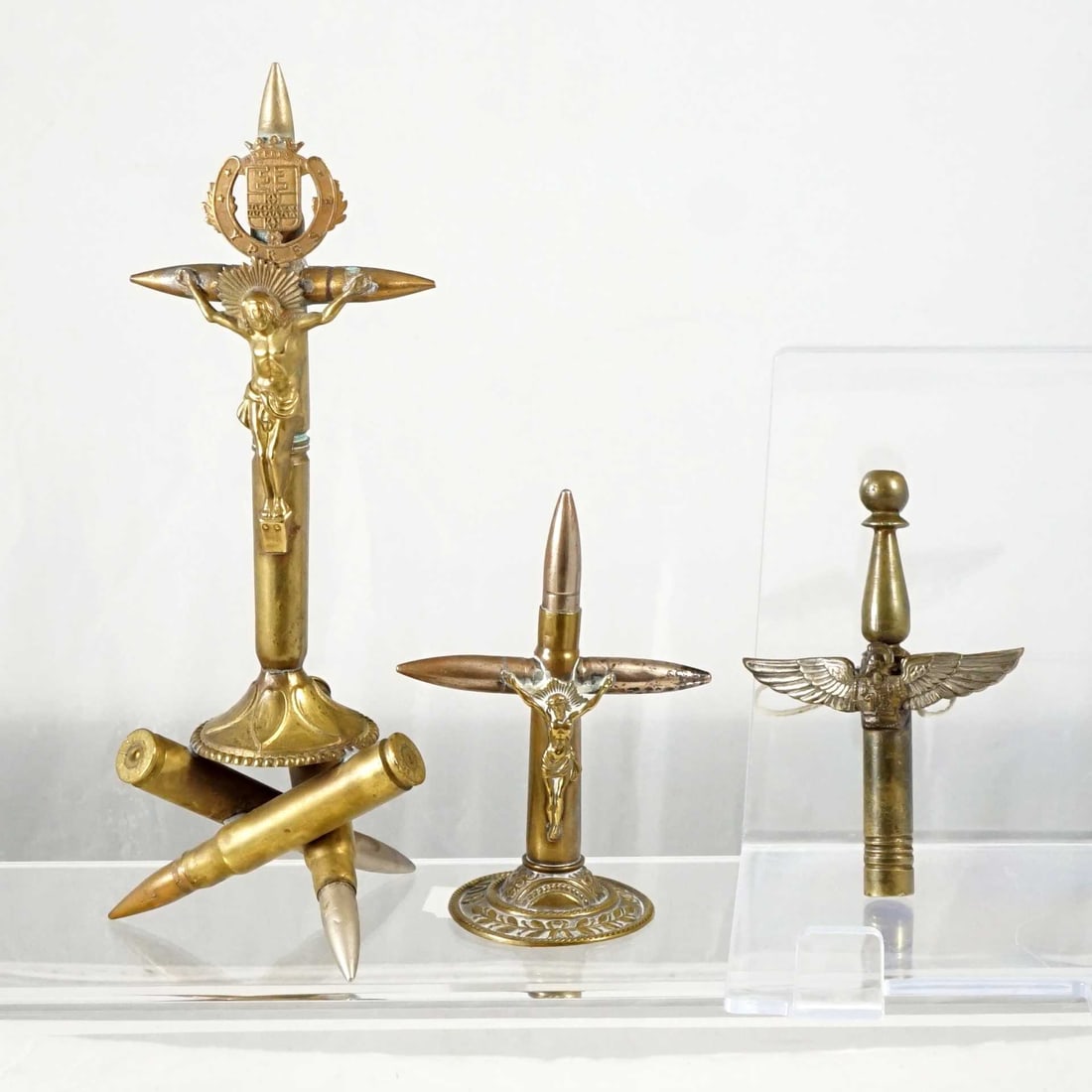 World 1939-1945 Three Trench Art Crucifixes Used (1 of 13)